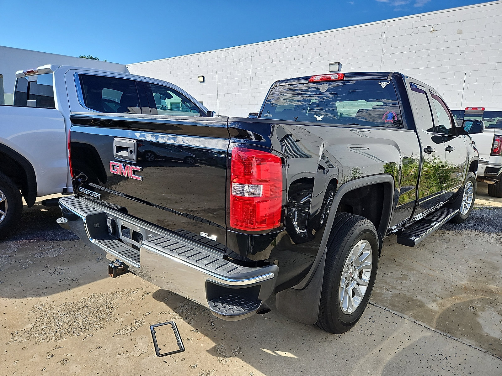 Used 2015 GMC Sierra 1500 SLE w/ SLE Value Package AWD/4WD image 7
