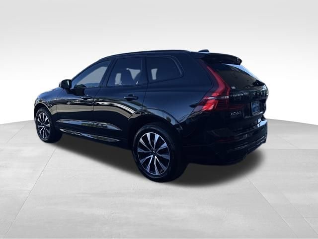 Used 2025 Volvo XC60 B5 Plus image 3