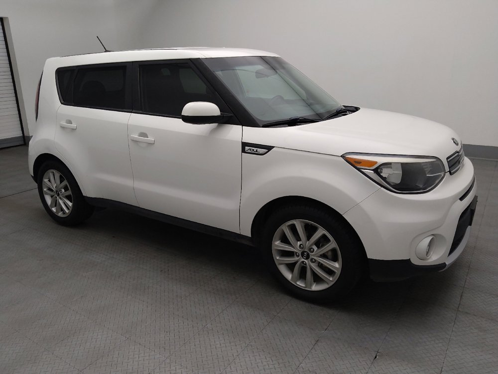 Used 2017 Kia Soul + image 11