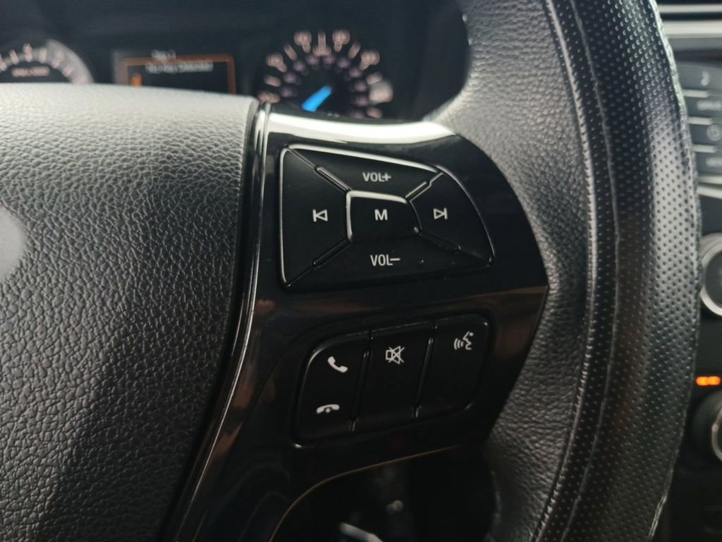 Used 2018 Ford Explorer XLT image 18