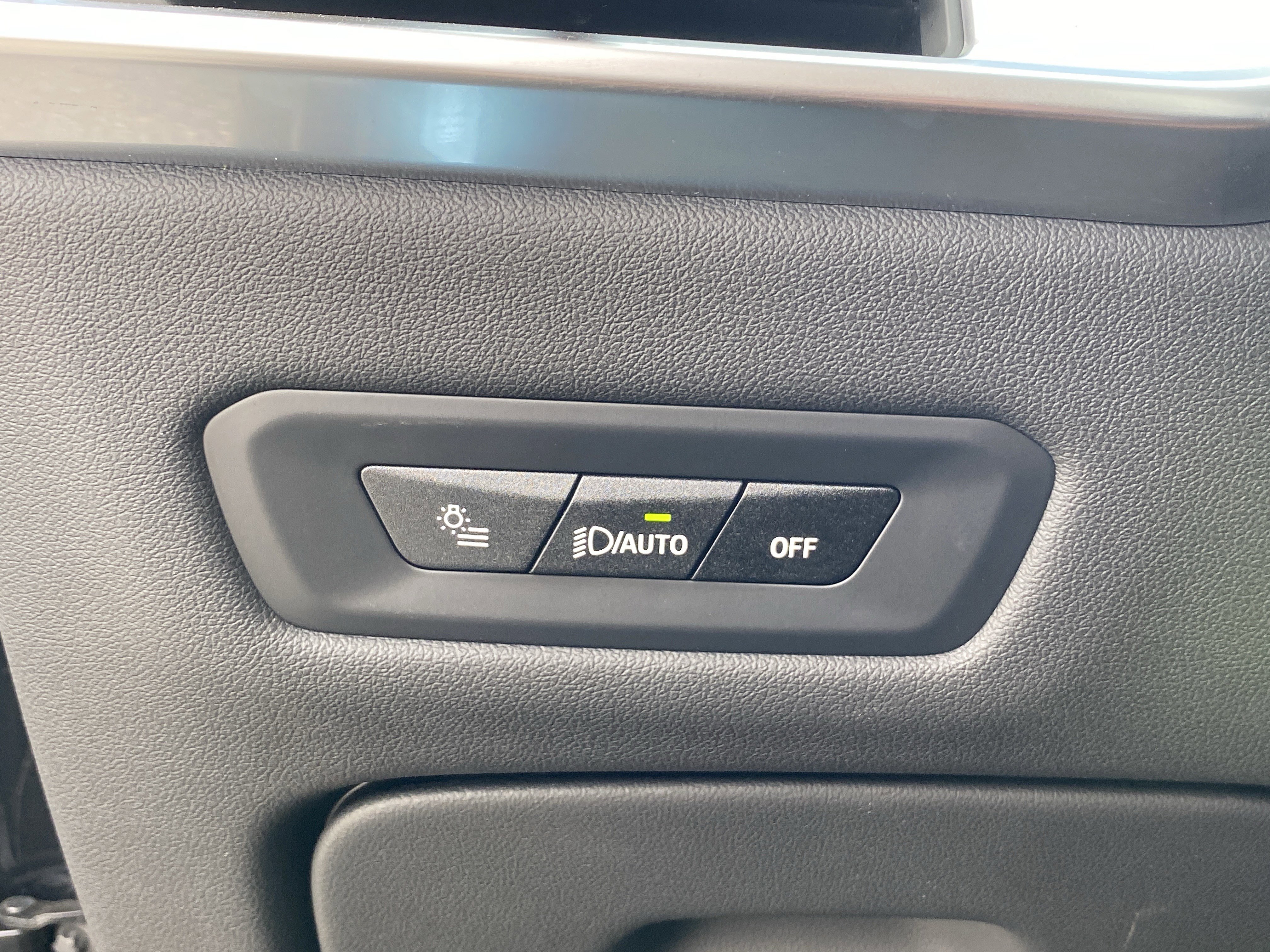 Used 2025 BMW X5 xDrive40i w/ M Sport Package image 30