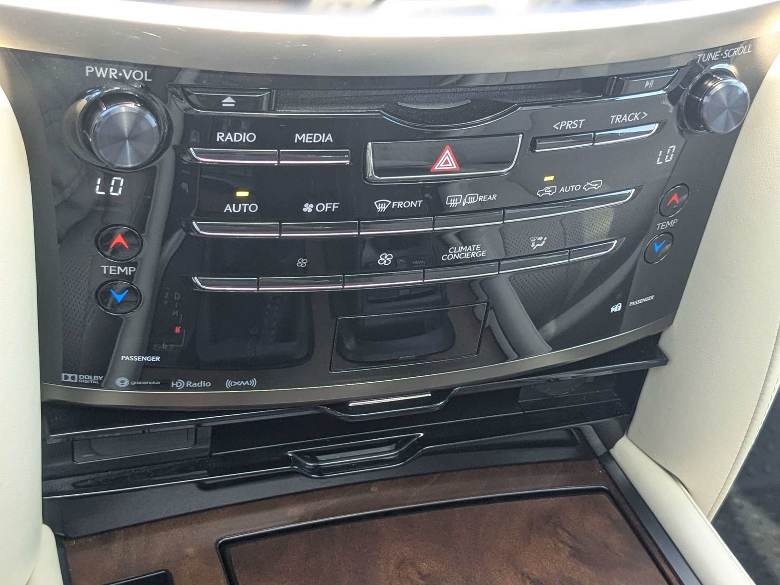 Used 2019 Lexus LX 570 4WD w/ Luxury Package image 25