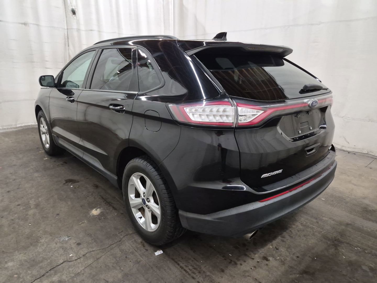 Used 2017 Ford Edge SE w/ Cargo Accessory Package FWD image 2