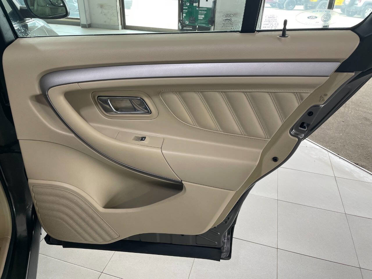 Used 2015 Ford Taurus SEL w/ Equipment Group 201A image 21