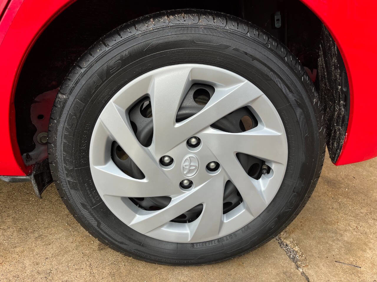 Used 2015 Toyota Prius C One image 4