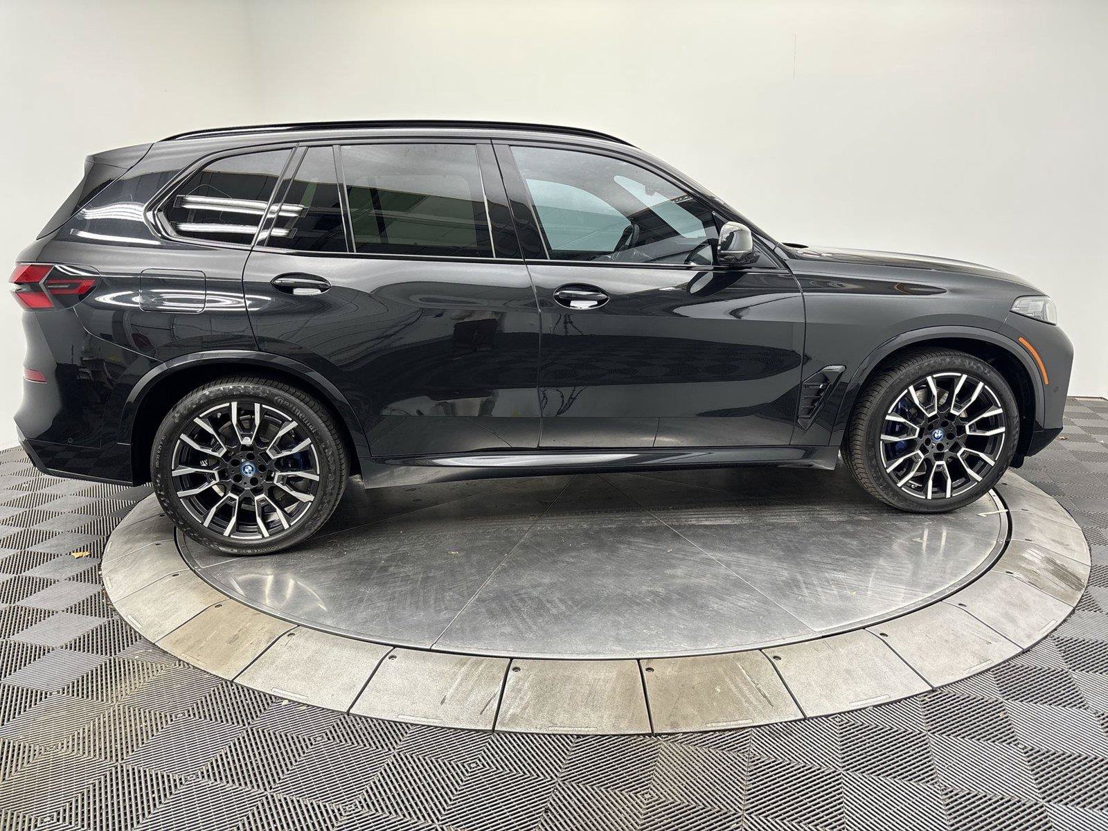 Used 2024 BMW X5 xDrive50e w/ Executive Package AWD/4WD image 4