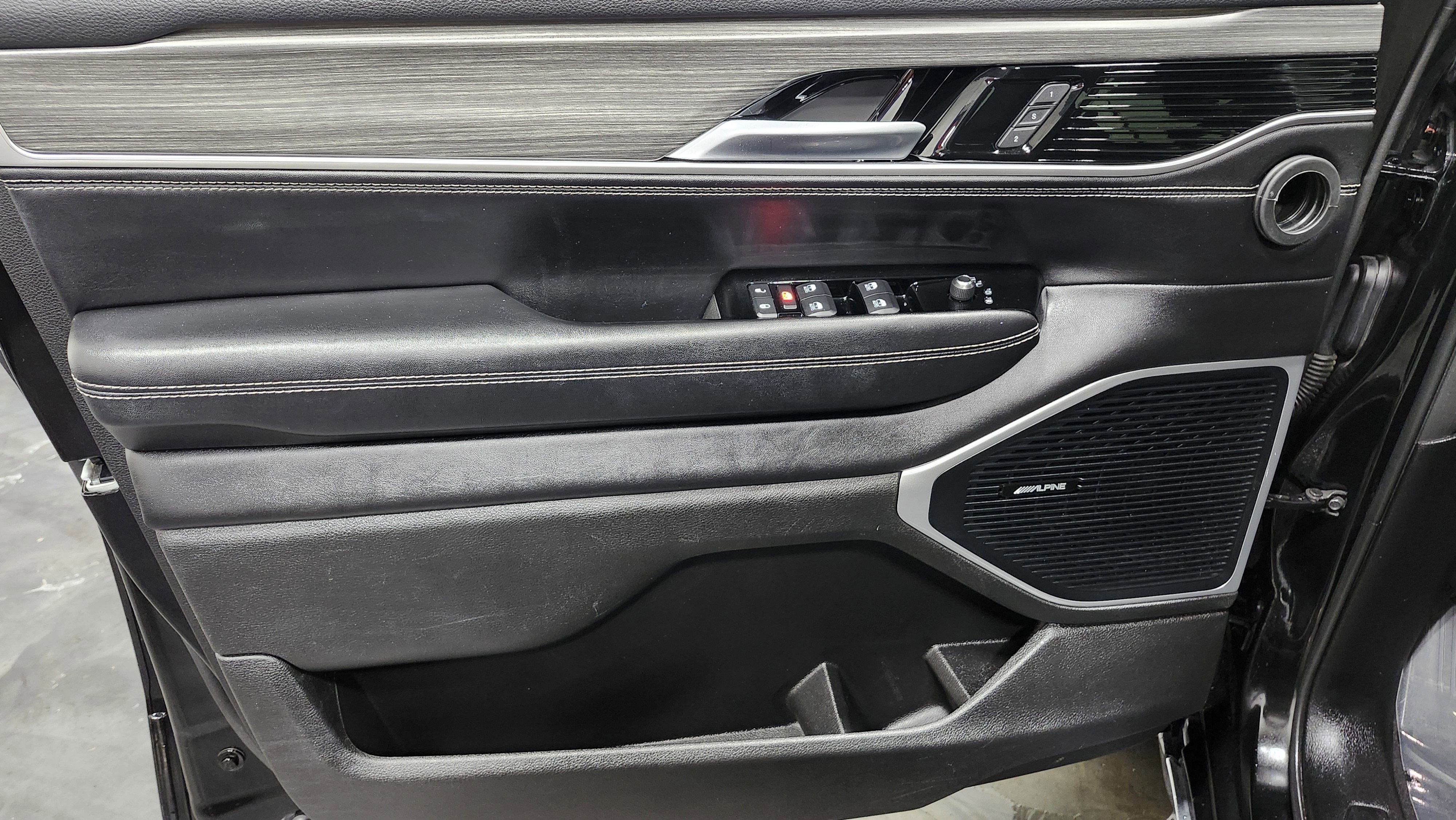 Used 2023 Jeep Wagoneer Series II image 29