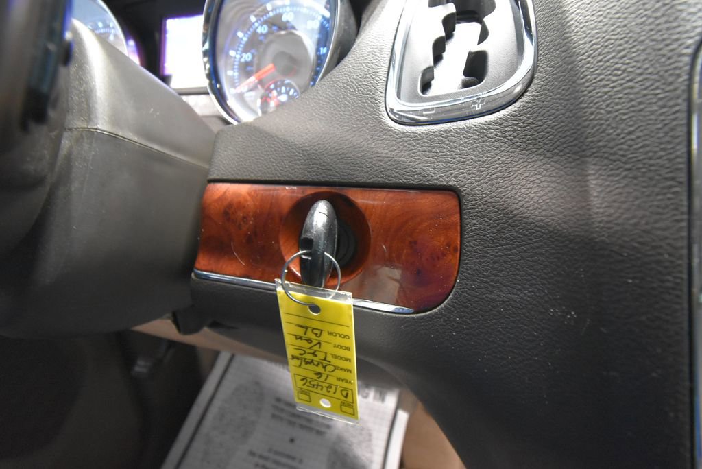 Used 2016 Chrysler Town & Country Touring FWD image 16