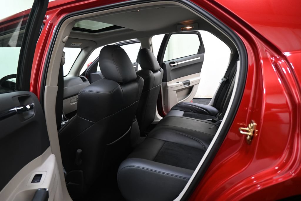 Used 2007 Chrysler 300 SRT8 RWD image 13