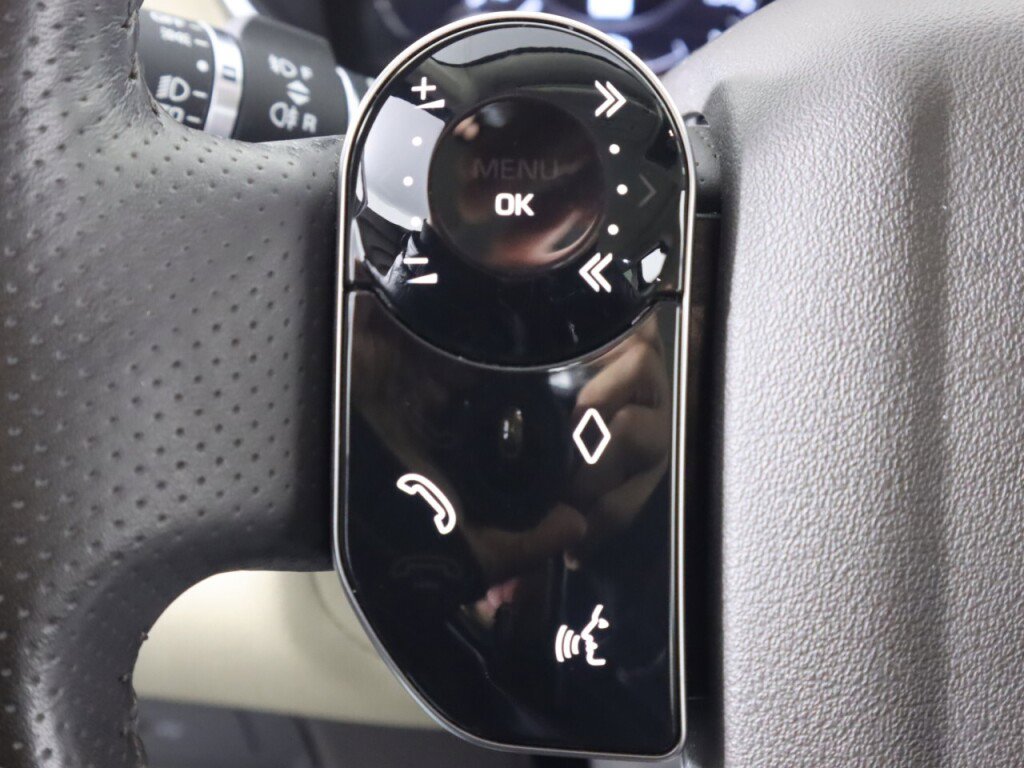 Used 2020 Land Rover Range Rover Sport HSE image 12