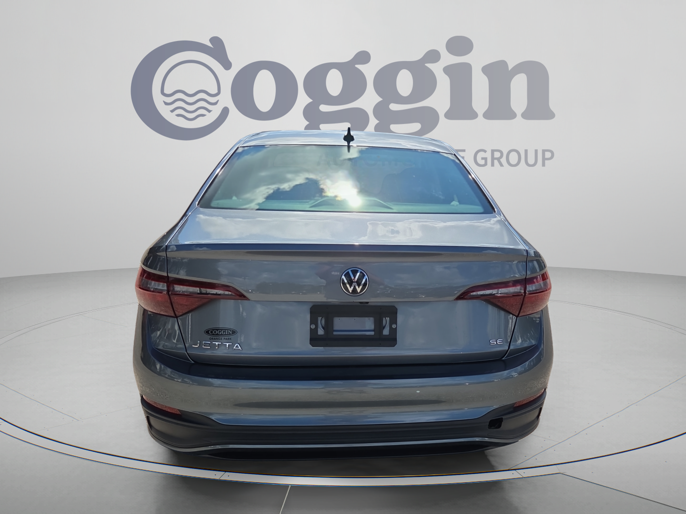 Used 2023 Volkswagen Jetta SE w/ Panoramic Sunroof Package FWD image 4