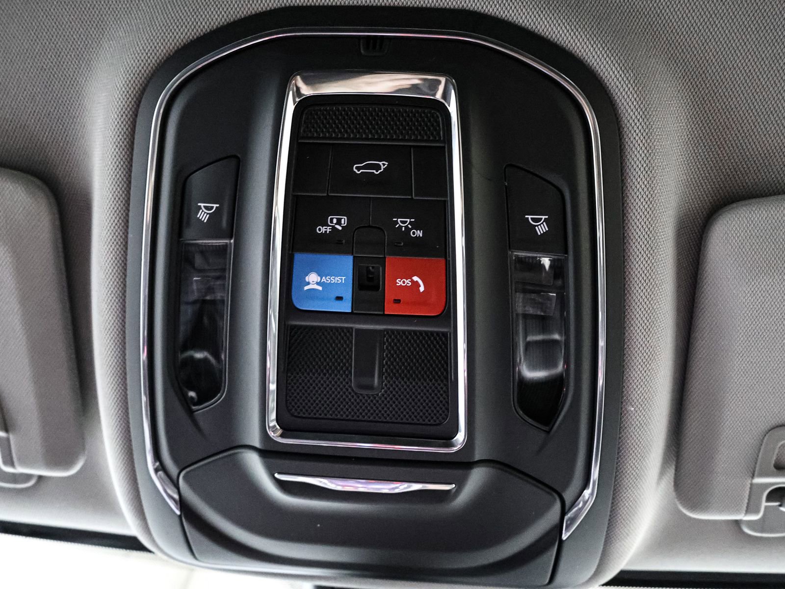 Used 2023 Jeep Grand Cherokee L Limited w/ Black Appearance Package image 32