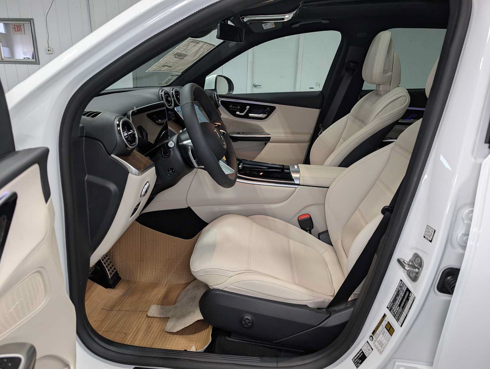 New 2027 Mercedes-Benz GLC 300 4MATIC image 4
