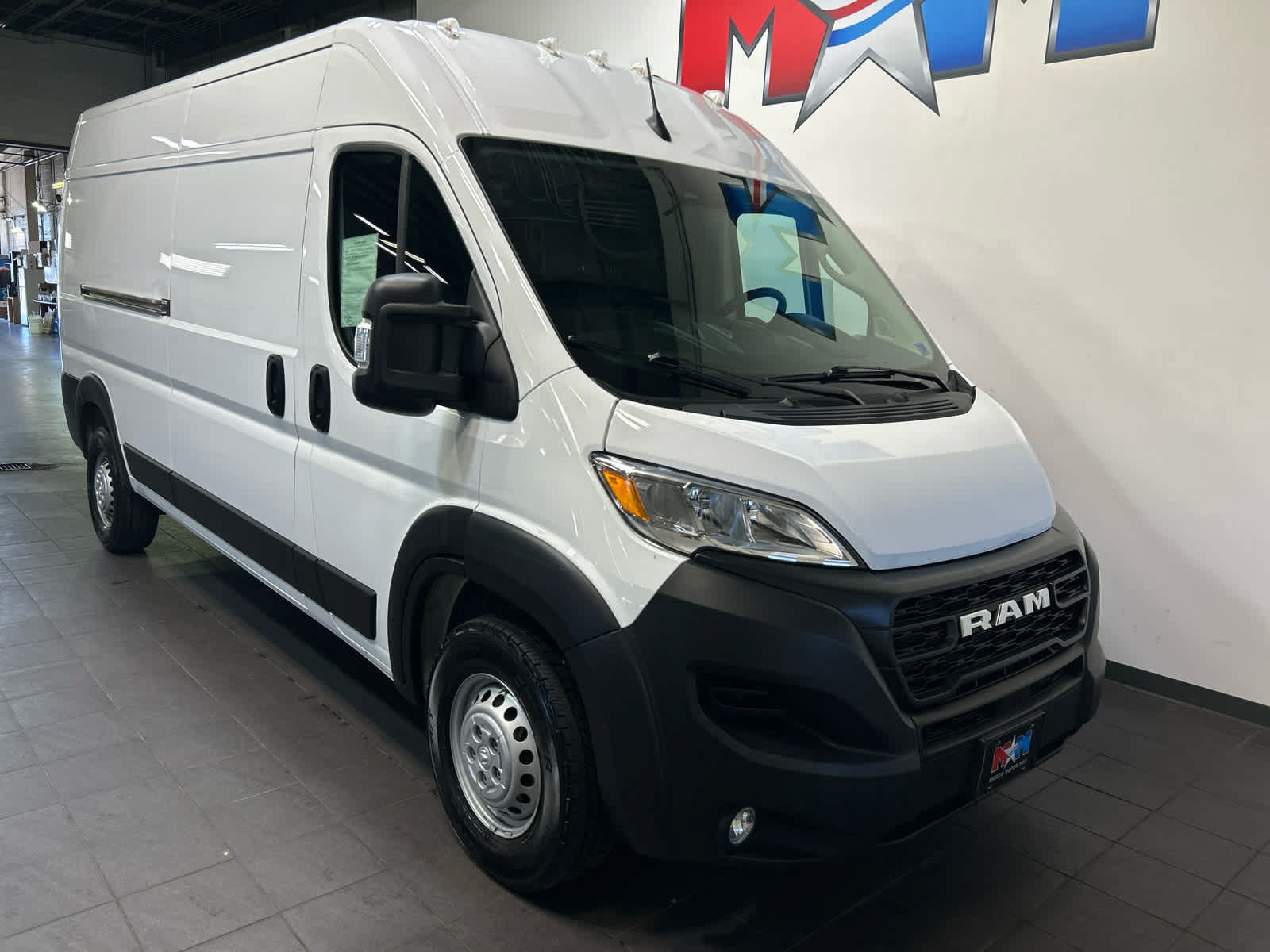 Used 2025 RAM ProMaster 2500 w/ Convenience Group FWD image 2