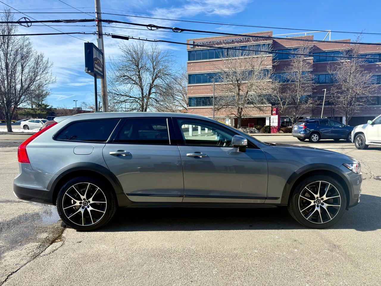 Used 2020 Volvo V90 T6 Cross Country AWD/4WD image 6