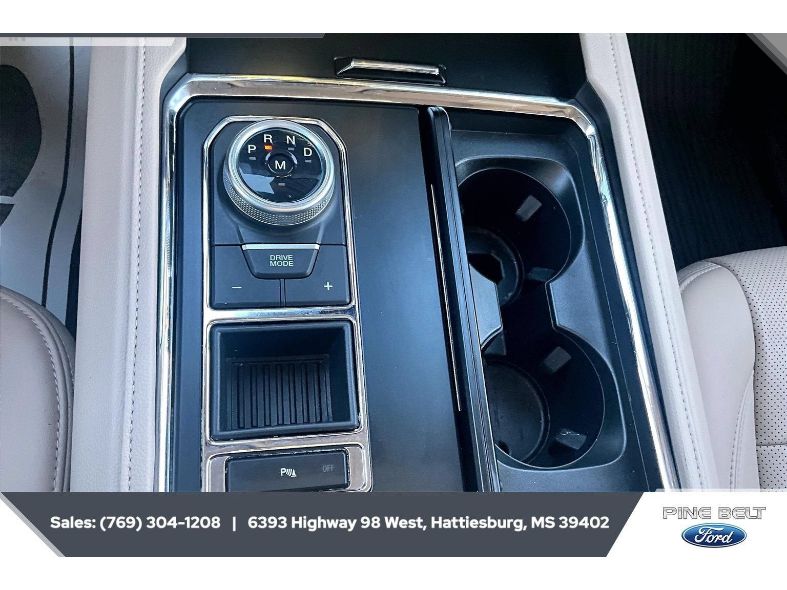 Used 2024 Ford Expedition XLT RWD image 23