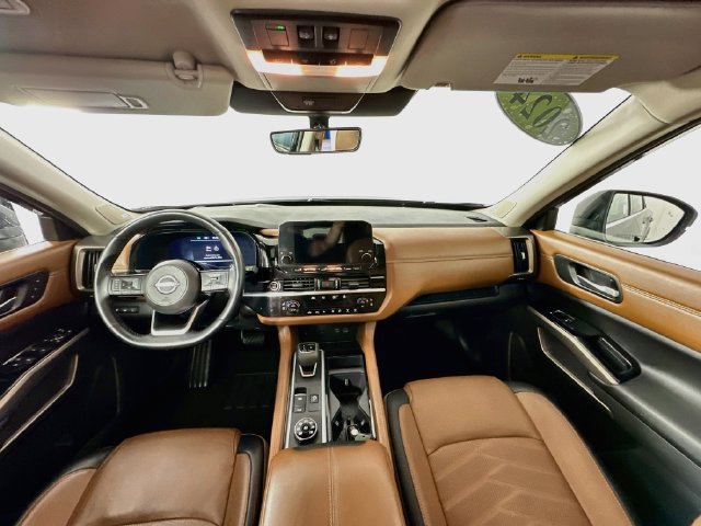 Used 2024 Nissan Pathfinder Platinum w/ Cargo Package AWD/4WD image 3