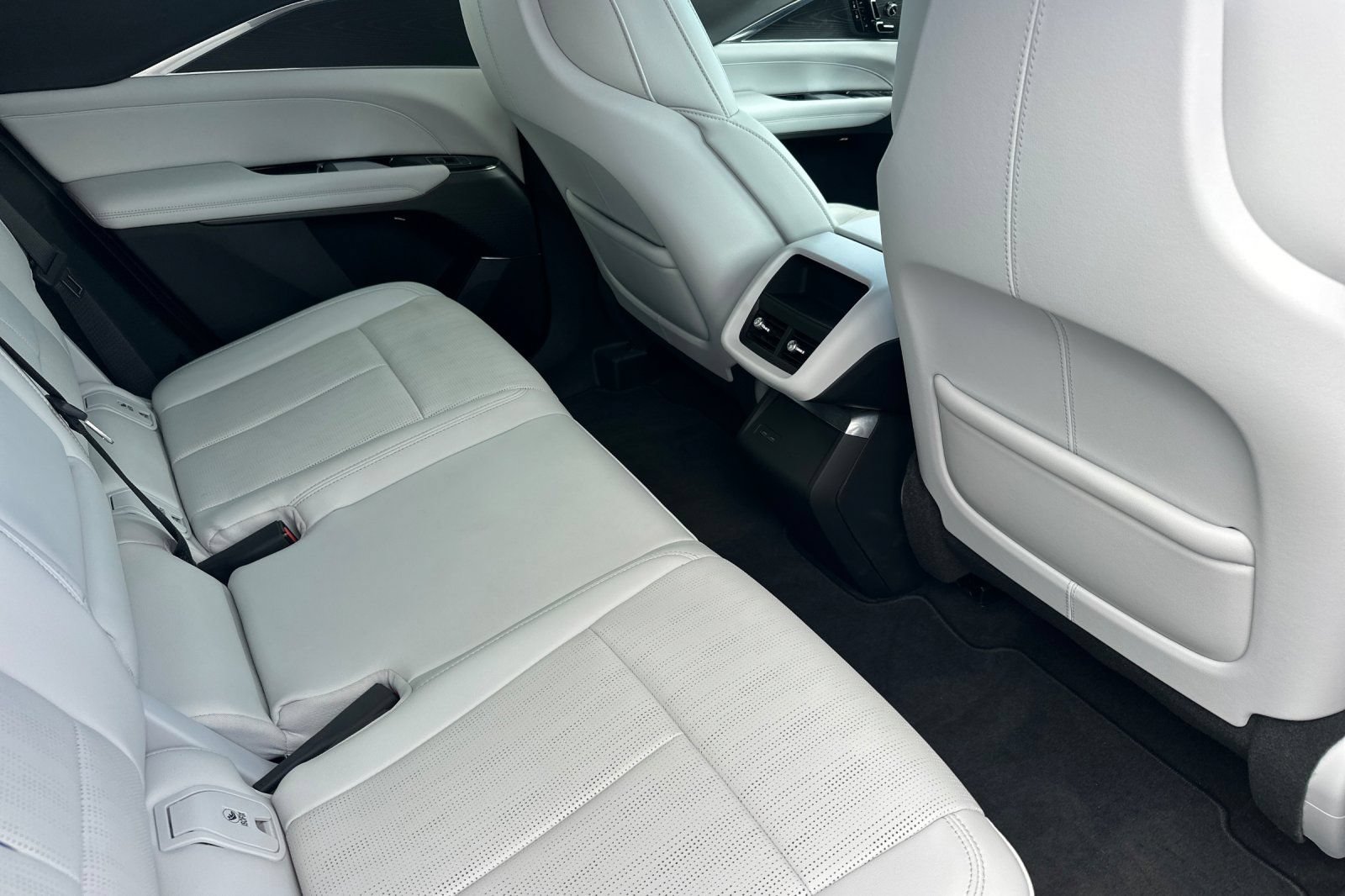 Certified 2024 Cadillac Lyriq Sport RWD image 18