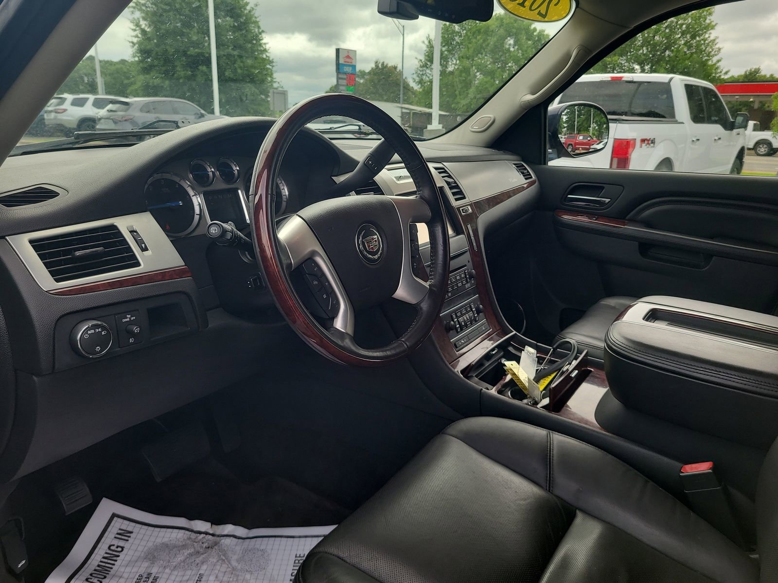 Used 2013 Cadillac Escalade Premium RWD image 10