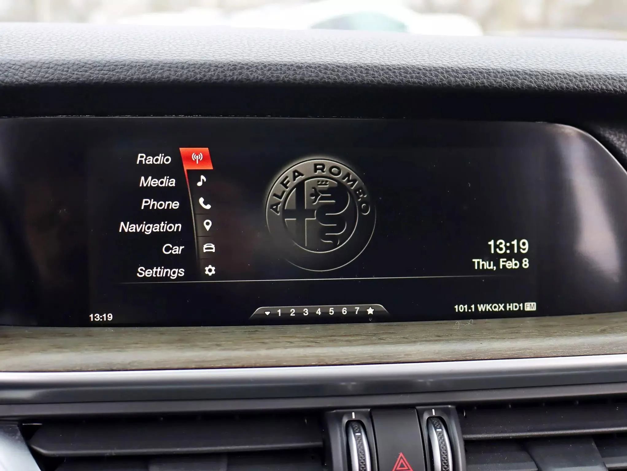 Used 2018 Alfa Romeo Stelvio Ti AWD/4WD image 8