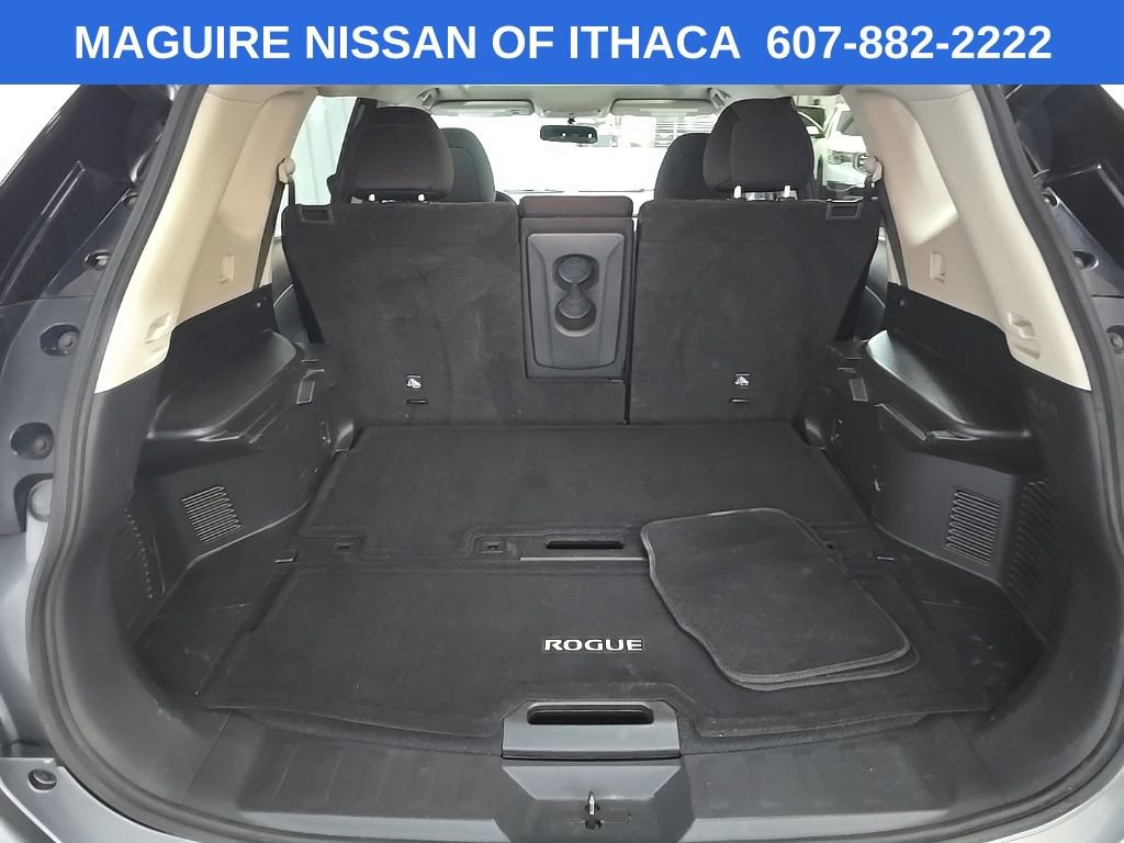 Used 2018 Nissan Rogue SV w/ Sun & Sound Touring Package image 12