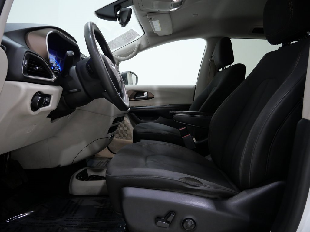 Used 2017 Chrysler Pacifica LX image 11