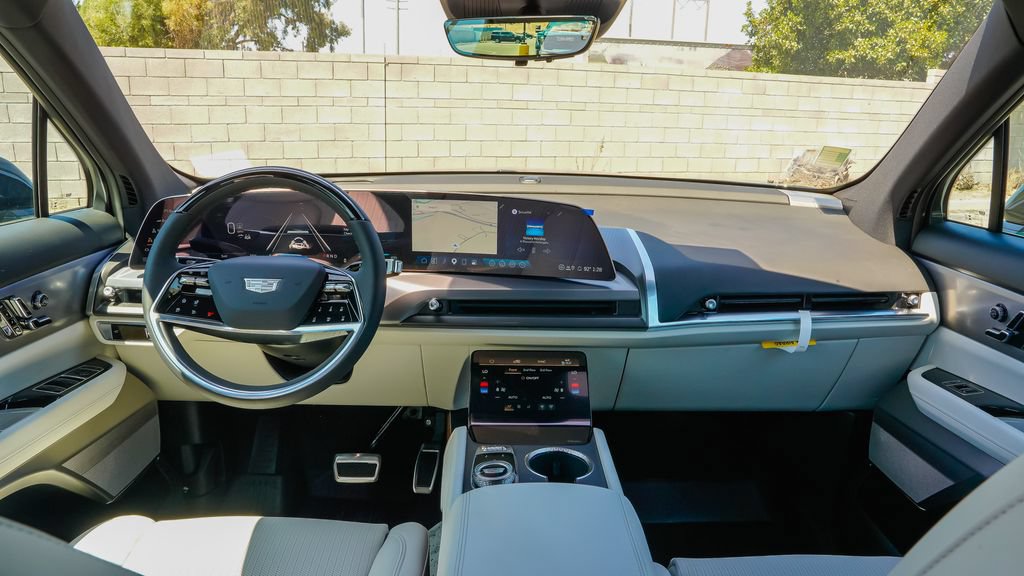 New 2027 Cadillac Vistiq Luxury w/ LPO, Floor Liner Package AWD/4WD image 10