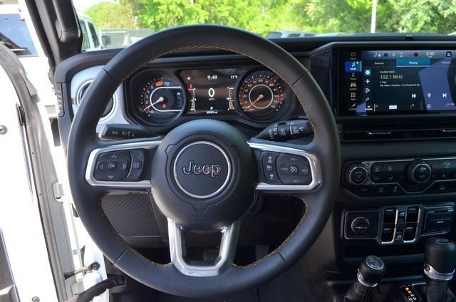 Used 2025 Jeep Wrangler Unlimited Sahara AWD/4WD image 19