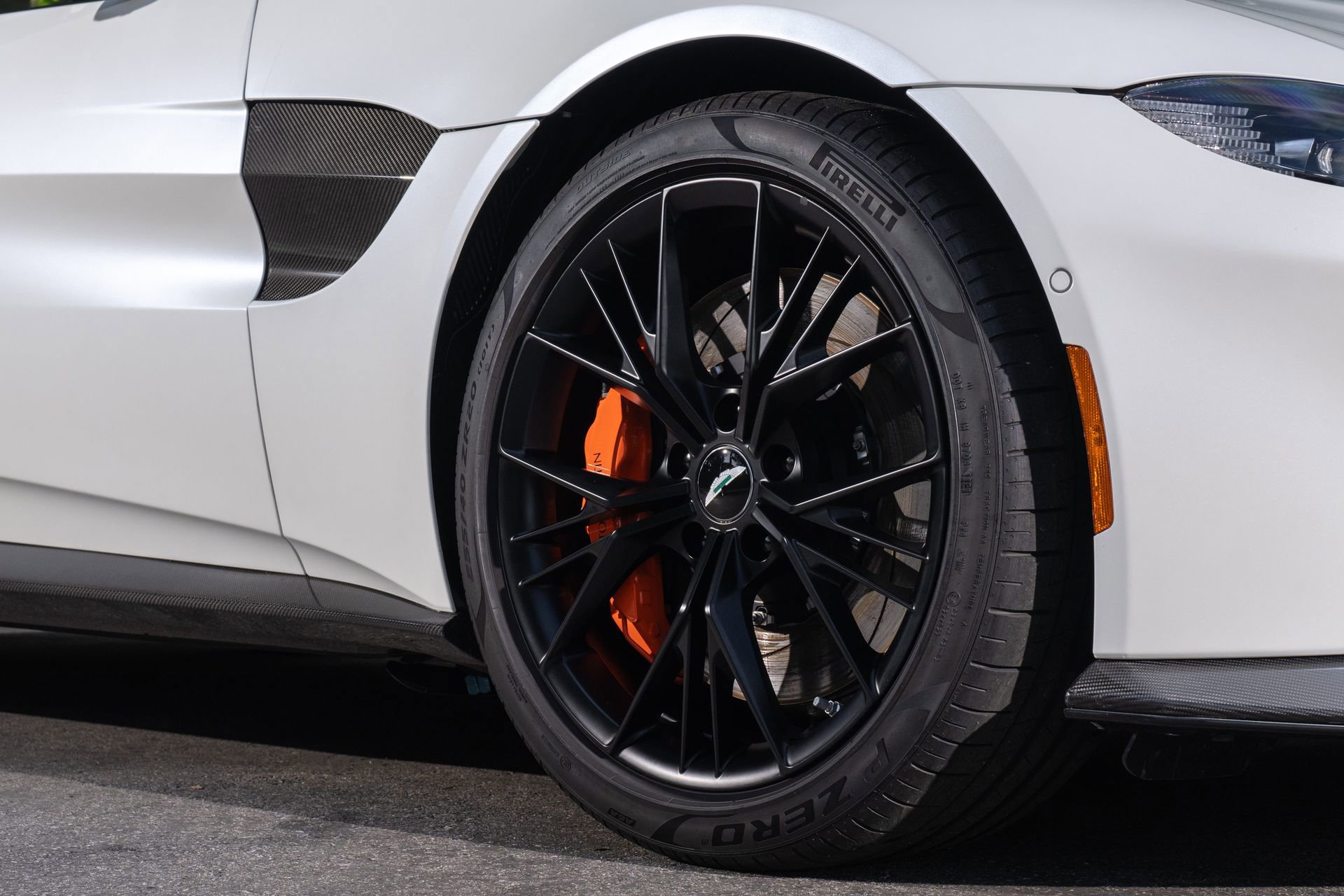 Used 2021 Aston Martin V8 Vantage Coupe RWD image 21