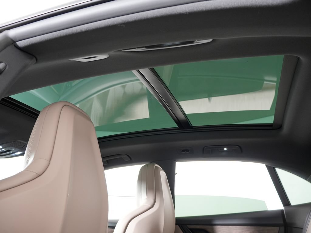 Certified 2025 Porsche Macan 4 Electric AWD/4WD image 22