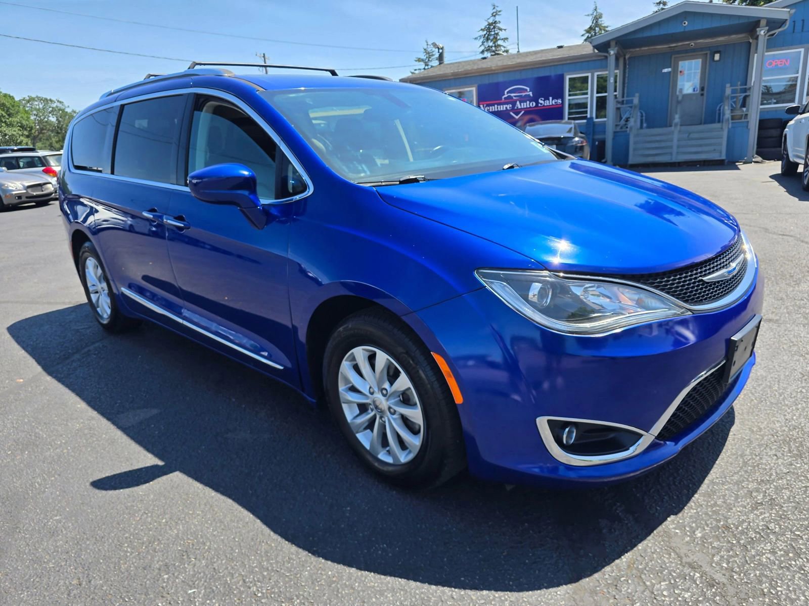 Used 2018 Chrysler Pacifica Touring-L FWD image 7