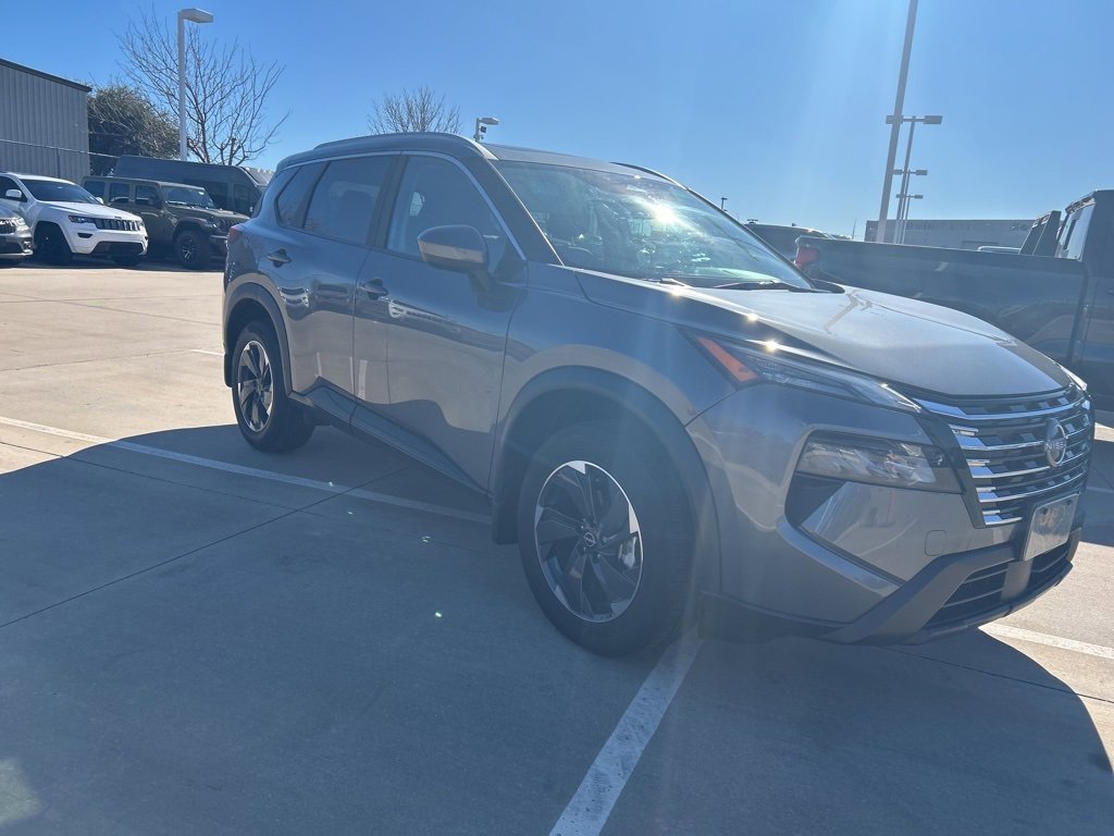 Used 2024 Nissan Rogue SV w/ SV Premium Package image 1