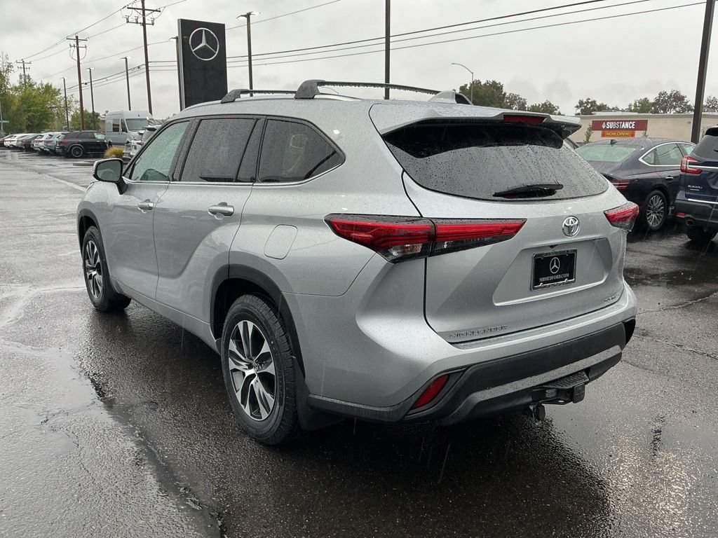 Used 2020 Toyota Highlander XLE AWD/4WD image 10
