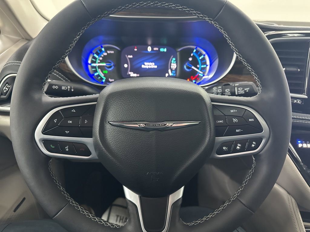 Used 2022 Chrysler Pacifica Limited image 32