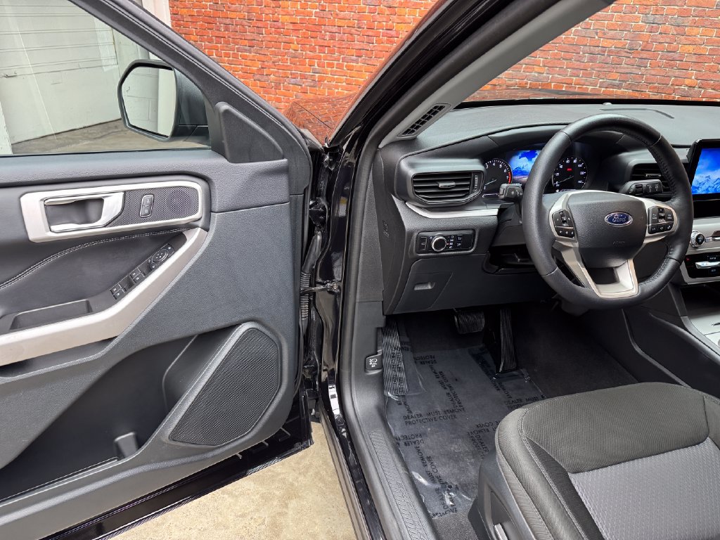 Certified 2024 Ford Explorer XLT AWD/4WD image 8