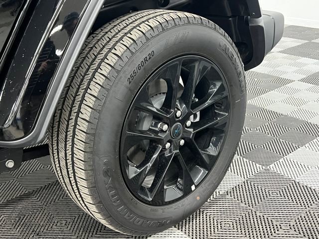 Used 2025 Jeep Wrangler Unlimited Sahara w/ Safety Group image 13