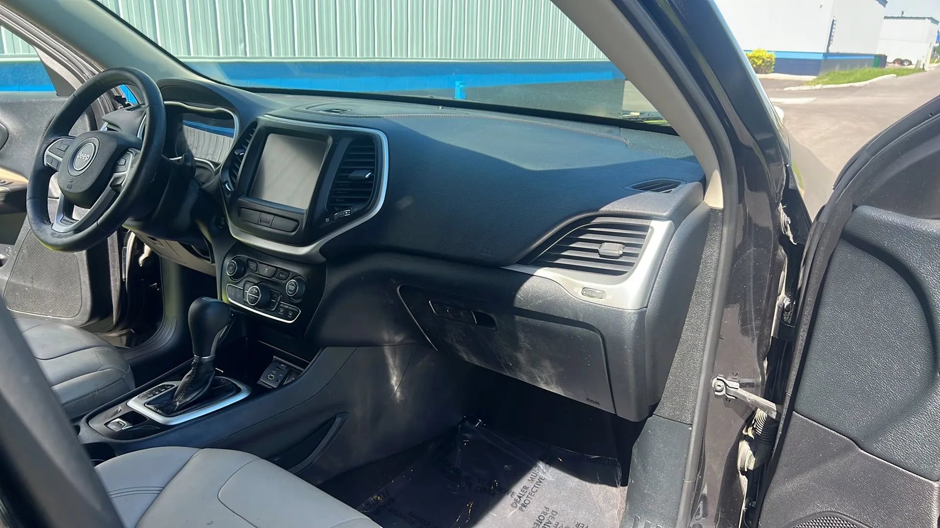 Used 2016 Jeep Cherokee Limited FWD image 16