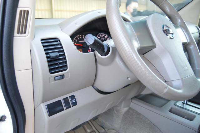 Used 2010 Nissan Frontier SE AWD/4WD image 28