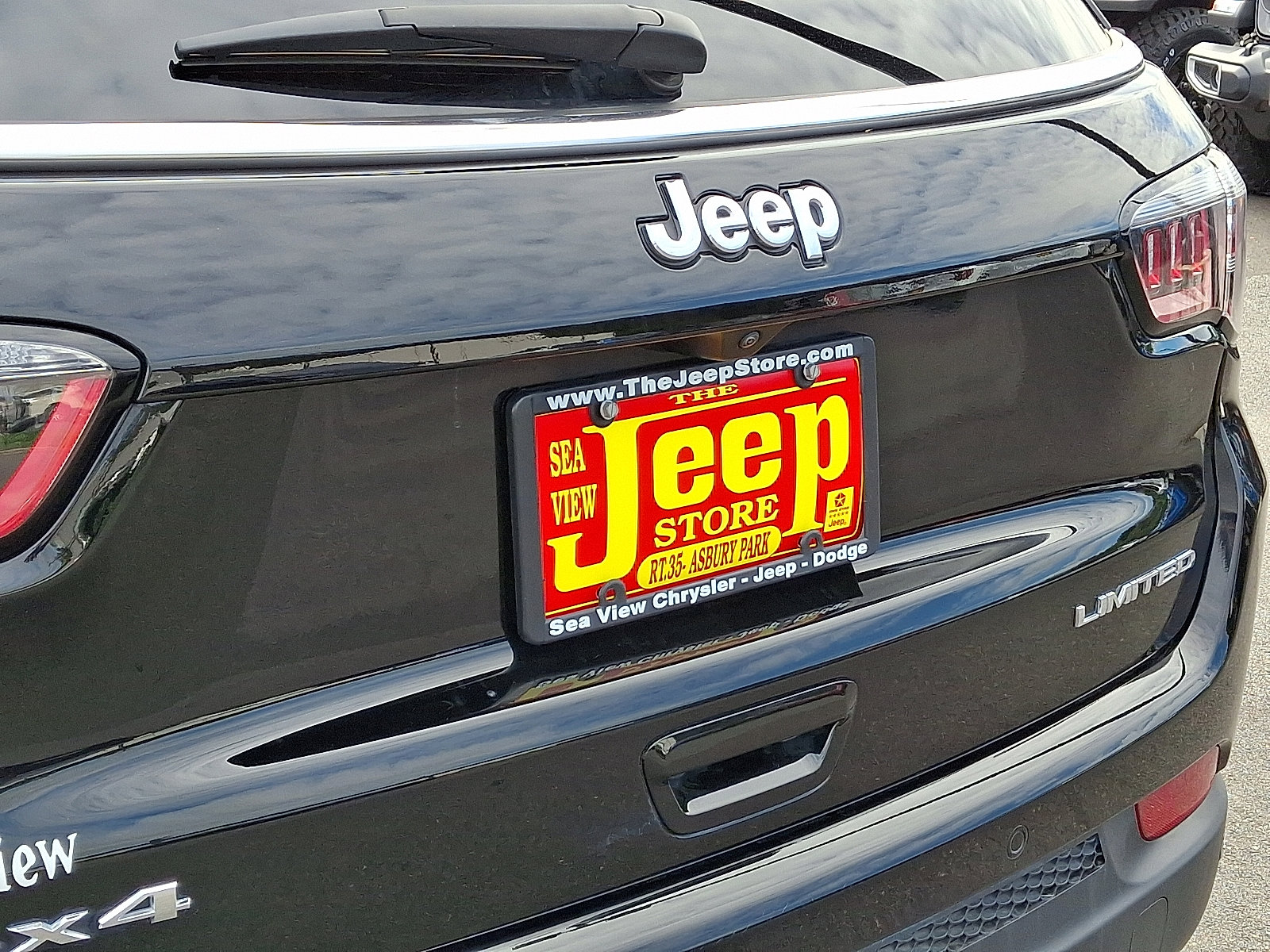 Certified 2024 Jeep Compass Limited image 31