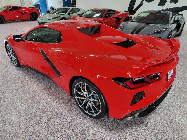 Used 2024 Chevrolet Corvette Stingray Premium Conv w/ Z51 Performance Package RWD image 2
