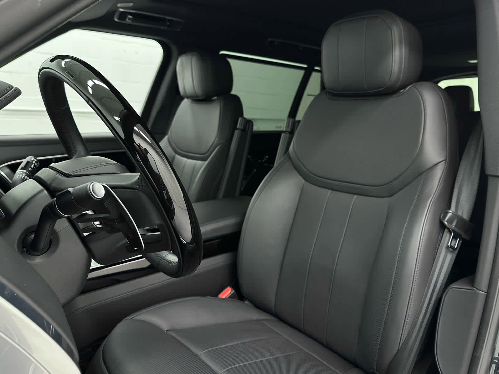 Used 2025 Land Rover Range Rover Long Wheelbase SE image 12