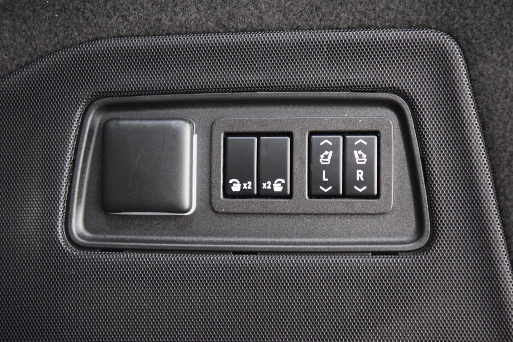 Used 2023 Cadillac Escalade Premium Luxury Platinum w/ LPO, Floor Liner Package AWD/4WD image 26