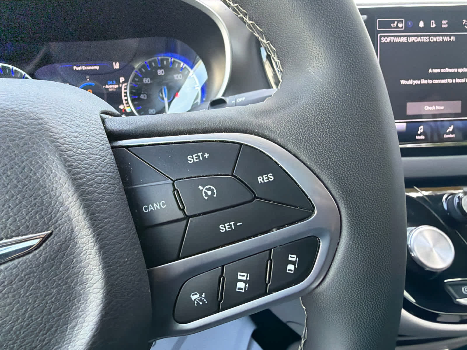 Used 2024 Chrysler Pacifica Touring-L FWD image 23