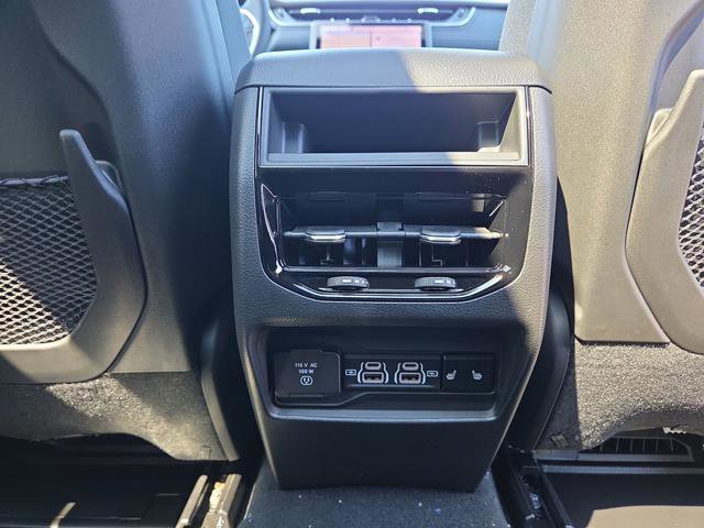 New 2025 Jeep Grand Cherokee Limited w/ Black Appearance Package image 36