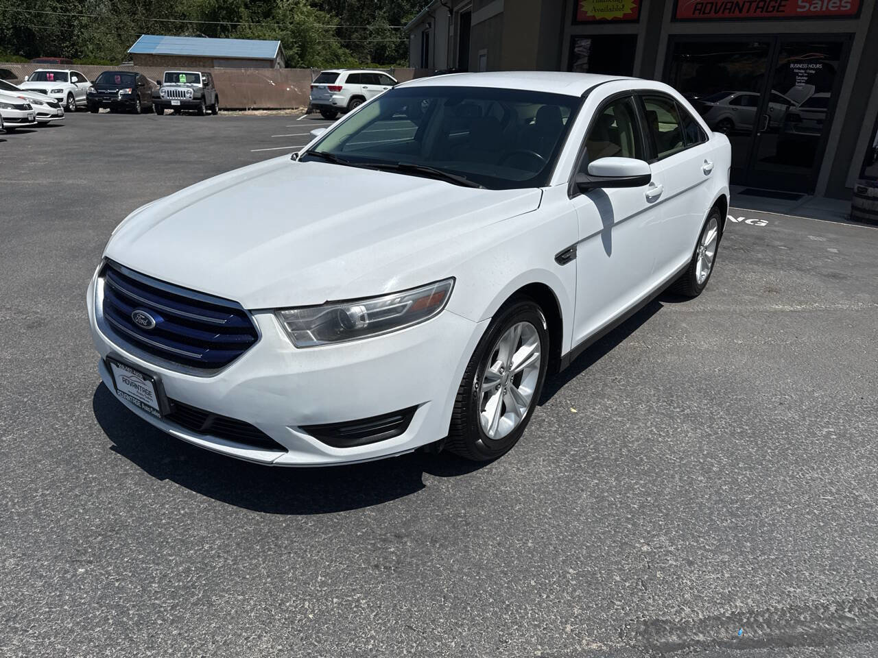 Used 2017 Ford Taurus SEL image 3