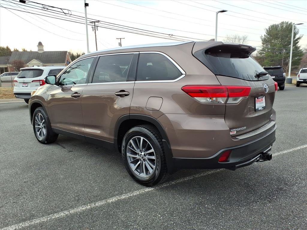 Used 2019 Toyota Highlander XLE image 12