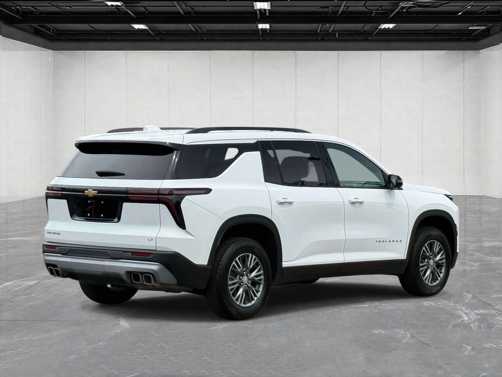 Used 2024 Chevrolet Traverse LT FWD image 5