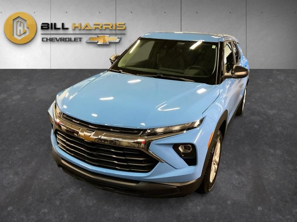 Used 2024 Chevrolet TrailBlazer LS w/ LS Convenience Package AWD/4WD image 2