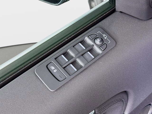 Used 2025 Land Rover Discovery Sport S image 20