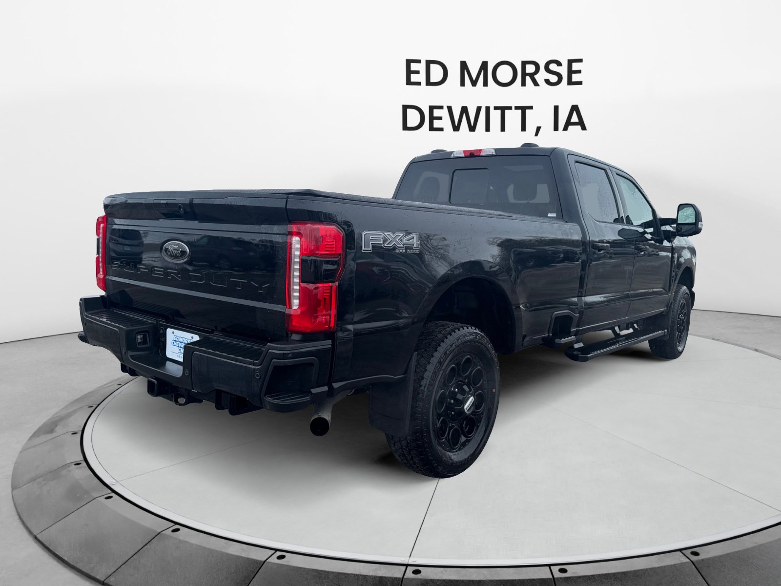 Used 2024 Ford F350 Lariat w/ Black Appearance Package image 5